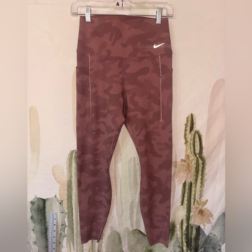 Nike Universa Dri-Fit Pink Camo Leggings 🌵M